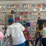 Mujeres disfrutan feria organizada por Farmacia Viera en Chinandega Foto: Laboratorio Karnel ofrece limpiezas faciales gratis/TN8