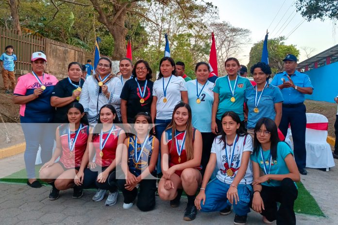 2 Foto: Inauguran Complejo Deportivo