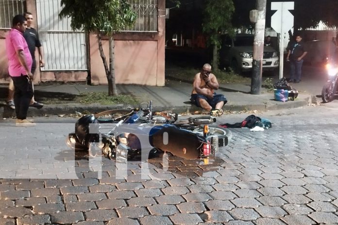 Foto: Motociclista y ciclista protagonizan choque en la Colonia 10 de Junio en Managua/TN8