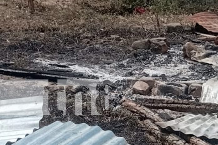 Foto: Incendio arrasa con una vivienda en Jalapa/TN8