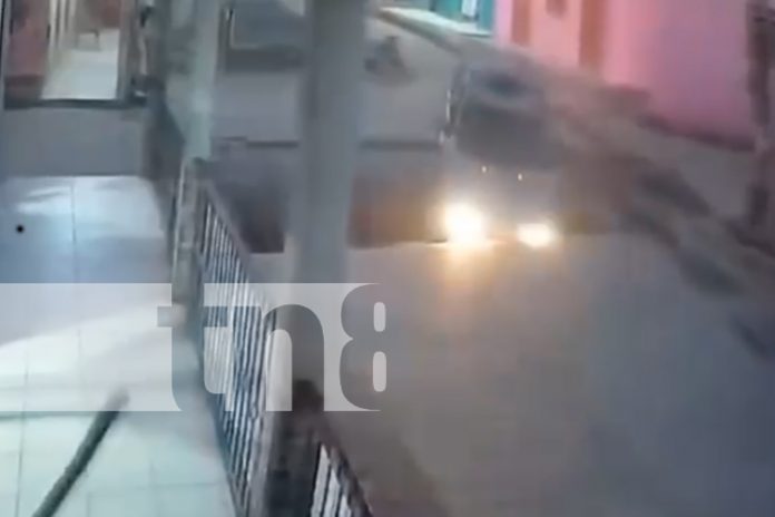 Foto: De película: vehículo cae a un hoyo de en Santo Domingo, Chontales / TN8