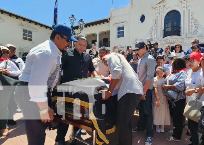 Foto: Gladys Báez es condecorada post mortem /cortesía Foto: Gladys Báez es condecorada post mortem /cortesía