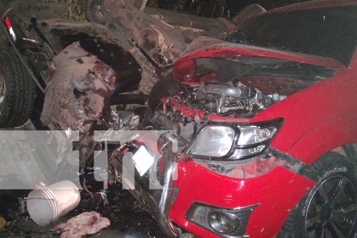 2 Foto: Choque entre dos camionetas en Granada - Masaya cobra la vida de una menor/TN8