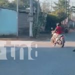¡Indignante! Motorizado arrastra a canino por las calles de Tipitapa (VIDEO) Foto: Indignante suceso en Tipitapa/TN8