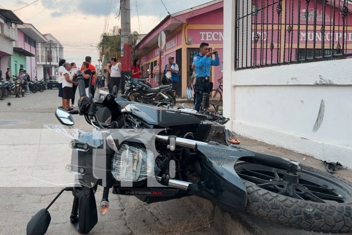 Foto: Adolescente sin casco y documentos sin protagoniza aparatoso accidente en Jalapa/TN8 Foto: Adolescente sin casco y documentos sin protagoniza aparatoso accidente en Jalapa/TN8