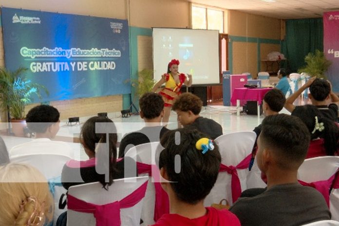 Foto: Centro Tecnológico Simón Bolívar conmemora la Gran Cruzada Nacional de Alfabetización/TN8