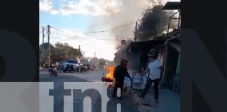 Foto: Moto arde en llamas y es reducida a chatarra en una de las calles de Matagalpa/TN8