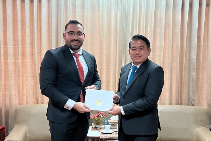 2 Foto: Misión diplomática: nuevo embajador de Nicaragua es recibido en Laos / Cortesía