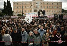 Manifestantes en Grecia exigen justicia por la tragedia ferroviaria de Tempe Foto: Protestas en Grecia por accidente ferroviario/Cortesía