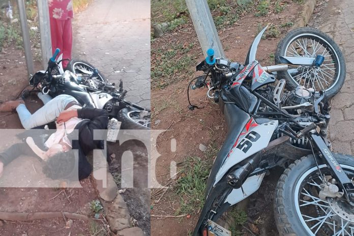 Foto: Joven de Carazo lesionado tras impactar contra un poste /TN8