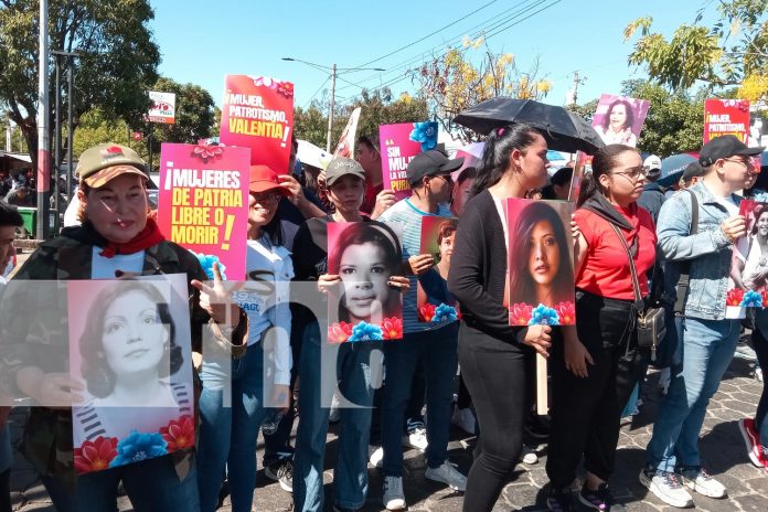 3 Foto: Con paso firme, las mujeres de Nicaragua caminan con alegría celebrando su día/TN8
