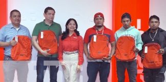 Foto: Claro premia a sus clientes con kits escolares y apoya el regreso a clases / TN8