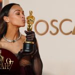 “Lamento si ofendimos”: Zoe Saldaña responde a la polémica de Emilia Pérez Foto: Primer Oscar para Zoe Saldaña /cortesía