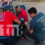 Motociclista ignora señal de alto y choca contra taxi en Granada