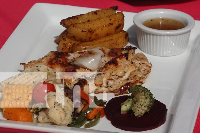 Foto: Jóvenes de la Escuela Hotel Volcán Madera brillan en Feria Gastronómica en Ometepe/TN8