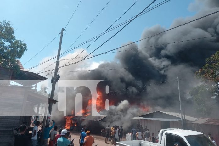 Foto: Incendio devasta comercios en Bilwi/TN8