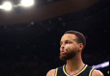 Stephen Curry sale lesionado por los Warriors