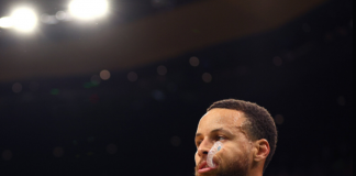 Stephen Curry sale lesionado por los Warriors