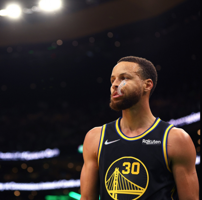 Stephen Curry Stephen Curry sale lesionado por los Warriors