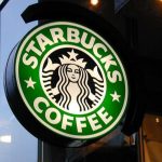 ¡Infierno en un vaso! Starbucks pierde millonaria demanda por quemaduras catastróficas