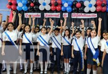 Foto: Homenaje en colegio de Managua para la Cruzada Nacional de Alfabetización / TN8
