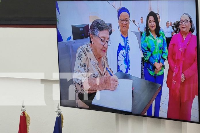 Foto: Amada Pineda toma el cargo de segunda vicepresidenta en la Asamblea Nacional /TN8 Foto: Amada Pineda toma el cargo de segunda vicepresidenta en la Asamblea Nacional /TN8