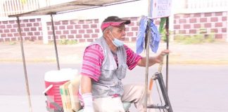 Foto: Jean Quiroz, vendedor de atol y otros productos en Managua / TN8