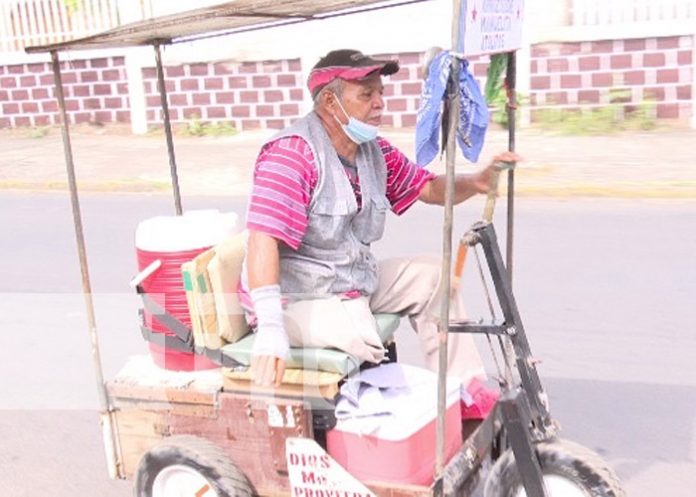 Foto: Jean Quiroz, vendedor de atol y otros productos en Managua / TN8 Foto: Jean Quiroz, vendedor de atol y otros productos en Managua / TN8