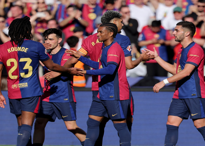 Lewandowski y Barcelona vuelven al liderato