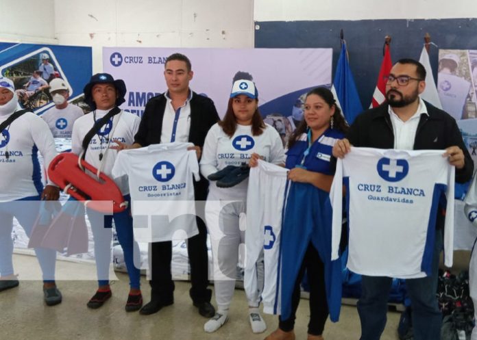 Foto: Equipos para el Plan Playa con la Cruz Blanca / TN8 Foto: Equipos para el Plan Playa con la Cruz Blanca / TN8