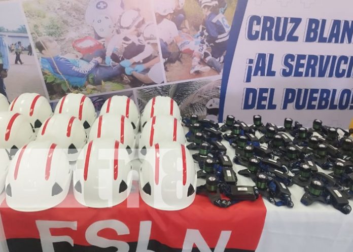 Foto: Entrega de equipos para Cruz Blanca / TN8