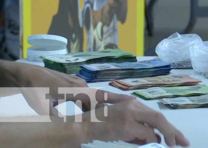 Foto: Pago del salario de marzo para el MINED / TN8 Foto: Pago del salario de marzo para el MINED / TN8