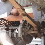 La mecánica no tiene género: Iletse, una maravilla con su taller familiar en Estelí Foto: Jovencita admirada por su taller mecánica en Estelí / TN8