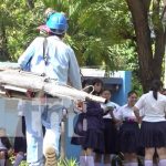 Brigadistas del MINSA «peinan» el barrio Ariel Darce, Managua, para eliminar zancudos Foto: Fumigación en Managua / TN8