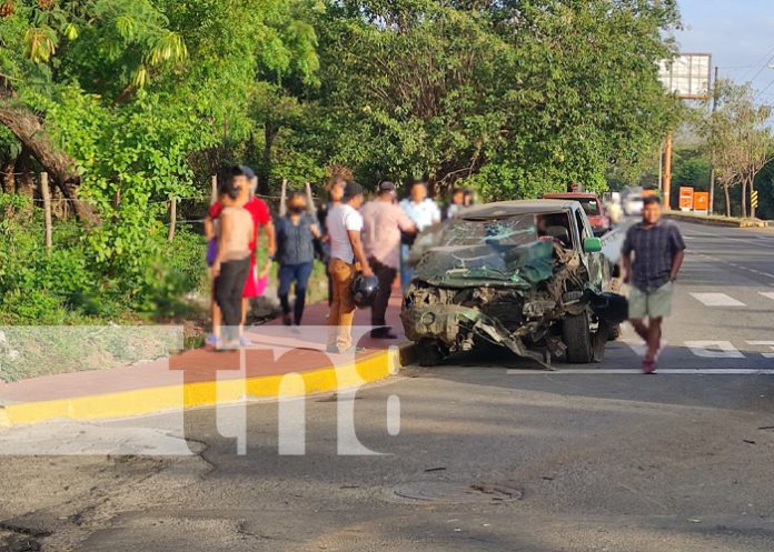 Foto: Fuerte accidente en Granada deja seis lesionados / TN8