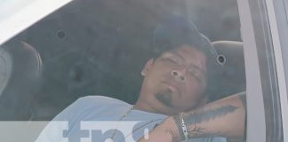 Foto: Ebrio y dormido en su vehículo en media pasada de El Recreo, Managua / TN8