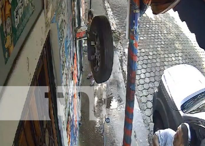 Foto: Llanta sale desprendida e impacta a una niña en Managua / TN8 Foto: Llanta sale desprendida e impacta a una niña en Managua / TN8