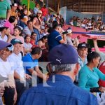 Más que un juego: cómo el béisbol enciende la economía (y el alma) de Matagalpa Foto: Comercio en medio del estadio de béisbol en Matagalpa / TN8