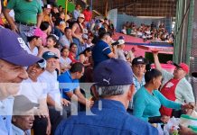 Foto: Comercio en medio del estadio de béisbol en Matagalpa / TN8