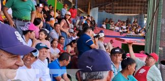 Foto: Comercio en medio del estadio de béisbol en Matagalpa / TN8