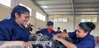 Foto: Mujeres en aprendizaje de mecánica automotriz en Nicaragua / TN8