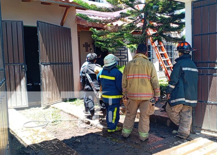 Foto: Incendio en planta baja de una casa en Nandaime / TN8 Foto: Incendio en planta baja de una casa en Nandaime / TN8