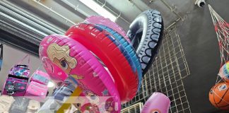 Foto: Piscinas y productos de verano en el Mercado Roberto Huembes / TN8