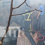 «Nos despertamos por el humo»: Terrible incendio en el Bo. Domitila Lugo, Managua Foto: Incendio en una casa del barrio Domitilo Lugo, Managua / TN8