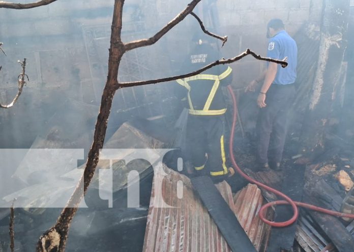 Foto: Incendio en una casa del barrio Domitilo Lugo, Managua / TN8