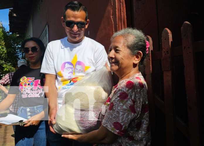 Foto: Paquetes alimenticios para madres de héroes y mártires / TN8 Foto: Paquetes alimenticios para madres de héroes y mártires / TN8
