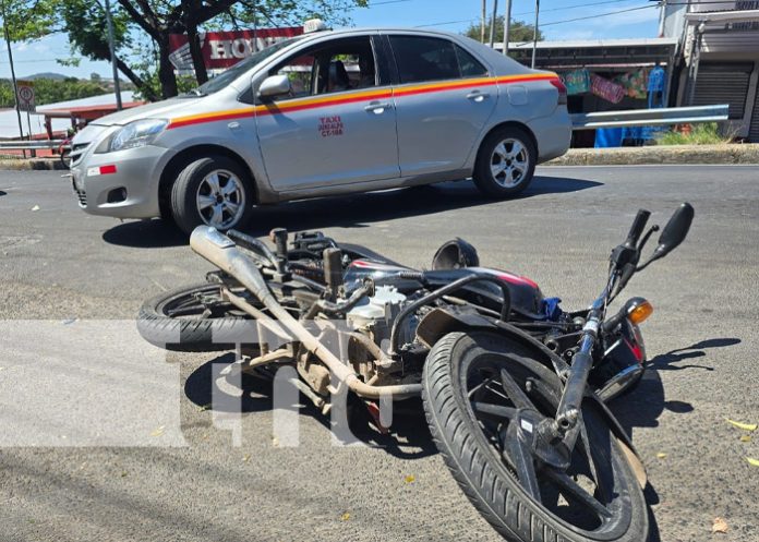 Foto: Accidente con moto y taxi en Juigalpa, Chontales / TN8