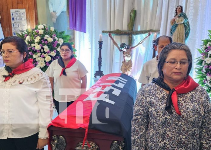Foto: Homenaje a Gladys Báez en León / TN8