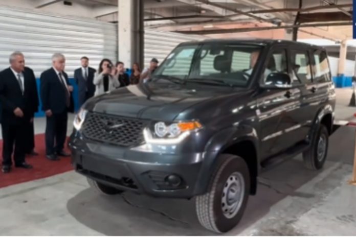 Foto: Cuba presenta el primer vehículo ensamblado con tecnología rusa / Cortesía