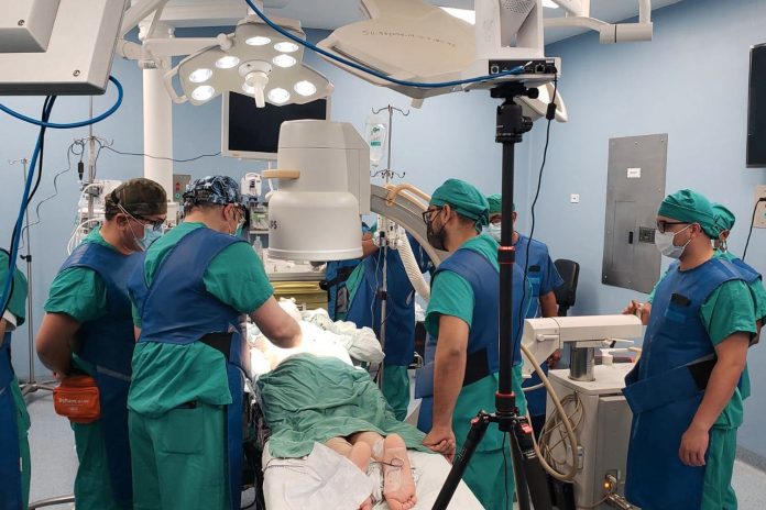 Foto: Niños y adolescentes reciben cirugías de columna sin costo en el Hospital Vélez Paiz /Cortesía